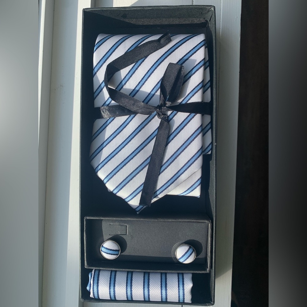 Striped Blue and White Tie Set